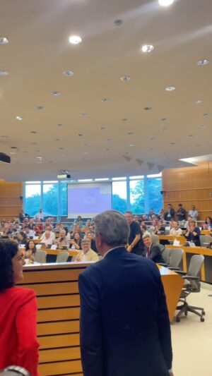 Jean-Luc Mélenchon Instagram - Arrivée au Parlement européen pour une réunion avec les députés du groupe The Left.