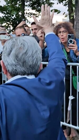 Jean-Luc Mélenchon Instagram - Bravo pour votre mobilisation. Vous n'avez rien lâché ! Le combat continue ! 🇫🇷