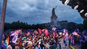 Jean-Luc Mélenchon Instagram - Le monde nous regarde. Le futur dépend seulement de nous.

Retrouvez ma prise de parole de ce soir sur la place de la République sur ma chaîne YouTube.