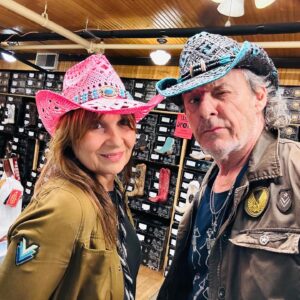 Jean-Luc Reichmann Instagram - Quasi 1000 Miles au compteur en 4 jours (environ 1600kms)… 
19 heures de route le humhum sur la moto 😂😂🔥🔥… 
Arrivés à Nashville Tenessee 🤘🎶🇺🇸🏍️
👨🏻‍🎤 Ride or Die Music TOUR 2024 🎸☠️ 🎶 Chicago-> Miami 🏍️🤘🇺🇸 JL N=❤️ #nashville #roadtrip @indianmotorcycle #indian #moto #aventure #rocknroll #countrymusic #liberté #vacances #amour #tenessee