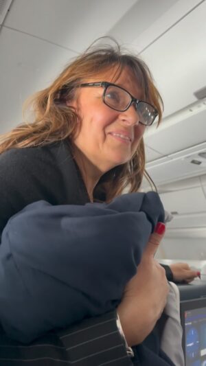 Jean-Luc Reichmann Instagram - Décidément, ça commence vraiment très bien ‼️😂😂
Re-Réveil en sursaut en plein vol quand je vois tout l’équipage mobilisé autour de Nathalie … 🙏😂
@airfrance 👍
👨🏻‍🎤Ride or Die ☠️ Music TOUR 2024🤘🎶🏍️🇺🇸 JL N=❤️
