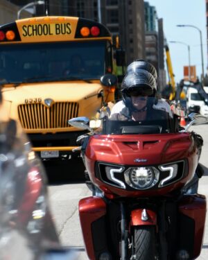 Jean-Luc Reichmann Instagram - Notre journée commence, la vôtre se termine… 
Bonne soirée à Tous 
Après l’Illinois et le Missouri, 5h20 hier sur la moto pour découvrir aujourd’hui …  le Kentucky ‼️💪🏍️🙋🏻‍♂️👍🇺🇸🤘
👨🏻‍🎤 Ride or Die Music TOUR 2024 🎸☠️ 🎶 Chicago-> Miami 🏍️🤘🇺🇸 JL N=❤️