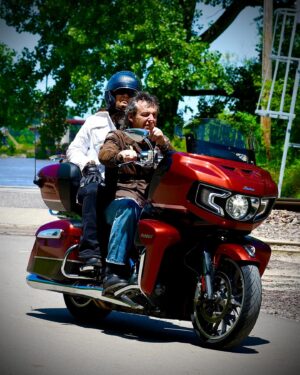 Jean-Luc Reichmann Instagram - Notre journée commence, la vôtre se termine… 
Bonne soirée à Tous 
Après l’Illinois et le Missouri, 5h20 hier sur la moto pour découvrir aujourd’hui …  le Kentucky ‼️💪🏍️🙋🏻‍♂️👍🇺🇸🤘
👨🏻‍🎤 Ride or Die Music TOUR 2024 🎸☠️ 🎶 Chicago-> Miami 🏍️🤘🇺🇸 JL N=❤️