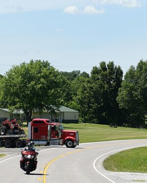 Jean-Luc Reichmann Instagram - Notre journée commence, la vôtre se termine… 
Bonne soirée à Tous 
Après l’Illinois et le Missouri, 5h20 hier sur la moto pour découvrir aujourd’hui …  le Kentucky ‼️💪🏍️🙋🏻‍♂️👍🇺🇸🤘
👨🏻‍🎤 Ride or Die Music TOUR 2024 🎸☠️ 🎶 Chicago-> Miami 🏍️🤘🇺🇸 JL N=❤️