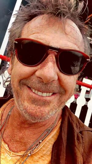 Jean-Luc Reichmann Instagram - Petite croisière en amoureux ce soir au rythme du Mississippi 🌇… New- Orléans 🎸🎶🇺🇸
On pense bien à vous 🙋🏻‍♂️🙏
Bonne semaine et bon courage à Vous . On vous 💋❤️
Ride or Die Music TOUR 2024 🔥 🎸☠️ 🎶 Chicago-> Miami 🏍️🤘
JL N=❤️ 
À tout de suite ‼️👍