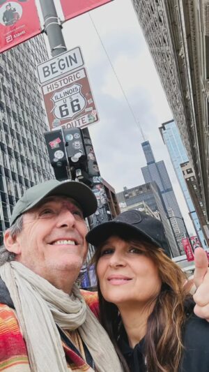 Jean-Luc Reichmann Instagram - Je ne comprends vraiment pas … Après à peine 17,1 kms dans les rues de Chicago le 1er jour … Nathalie est déjà DéCéDééééeee 🙏🕊️🎶🤘
👨🏻‍🎤 Ride or Die Music TOUR 2024 🎸🏍️☠️ Chicago-> Miami🤘🎶🇺🇸 JL N=❤️