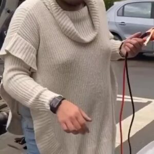 Jean-Michel Tinivelli Instagram - Moi aussi j aurais adoré  avoir des doigts de fée … #bonnejournée#buongiorno#goodday#happyday#funny#funnyvideos#insta#mecanique#voiture#automobile#moteur#batteries#cable#bricolage#bisous#mercredi#force#courage#goodvibes#lovemyjob#tinivelli#actor#☘️#❤️❤️❤️#merci