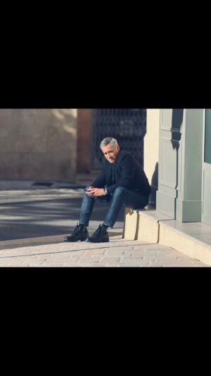 Jean-Michel Tinivelli Instagram - On a bougé  de place depuis vendredi bien sûr  on est sur une deuxième photo  de @nico_copin  avc un grand sourire cette x ci ( humour , je préfère préciser pour le groupe des 1ers  degré )et en couleur comme ça y en a pour ts les goûts aussi voilà sur ce une belle journée et bonne semaine à toutes et à tous surtout profitez bien malgré une journée pluvieuse par ici !!! 😘🫶🫶🫶🌸 #bonnejournée#goodday#monday#buongiorno#happy#bisous#pic#picoftheday#foto#fotografia#actor#acting#serie#tv#fiction#france2#simoncoleman#polar#comedie#tonton#poulet#cop#famille#children#merci#goodvibes#lovemyjob#❤️❤️❤️ @france.tv