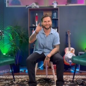 Jean-Philippe Cretton Instagram - ¿Te acuerdas de las teleseries que te dejaban llorando a moco tendido? ¿O de esos programas de TV que te obligaban a sentarte con la familia, aunque no quisieras?

MAÑANA 20 HRS
 “Wena Compare” mi primer podcast, que que te hará reír y recordar instantes únicos del pasado, verá la luz.
El invitado es el capo @fuentesilva

¡Wena Compare llega a revivir momentos y compararlo todo! Desde teleseries, bandas, virales, programas de TV, humoristas y mucho más.

Te invito a este viaje en el tiempo por la cultura pop, con invitados especiales, análisis y mucho humor 🤩

¿Estás listo para la nostalgia y la risa? ¡No te pierdas el estreno de Wena Compare! 

Lunes 4 de Marzo. 20 hrs. QUIERO QUE ME ACOMPAÑES. https://www.youtube.com/@Jpcretton 

Gracias a los cabros de @ComparaOnline por creer 💙