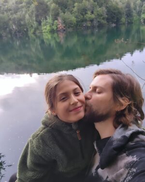 Jean-Philippe Cretton Instagram - Qué placer ser papi de esta cría. Seguimos sumando momentos, rodeados de amor, tranquilidad y naturaleza