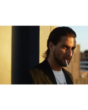 Jean-Philippe Cretton Instagram - Hola guachines, Quiero agradecer, de todo corazón, las visitas que hemos tenido en mi nuevo podcast "Wena Compare", tanto en YouTube como en Spotify. Me siento afortunado de poder hacer lo que me gusta y contar no sólo con su apoyo, si no también con su cariño. Lo siento día a día.
Espero se vayan sumando cada vez más y más a mi canal de Youtube y hagamos una gran comunidad de diversos contenidos. Los quiero.

Fotos: @simonpaisthomas
Styling : @sofiordenes
Makeup y Pelo: @alemakeupart
Pelo @leonidashairdresser

Management: 
@versusmanagement
 @estebanaparicio
@lamoyachica

Vestuario
@hm #HMChile
@sofiordenes

Agradecimientos 
@edificioalonso