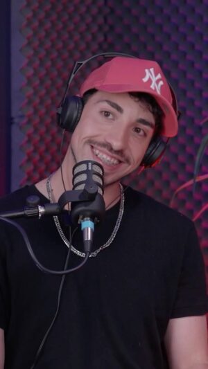 Jean-Philippe Cretton Instagram - ¿Ya viste el nuevo episodio de Wena Compare? 🙄 
Revive más momentos como este junto a @diegourrutiabarra en Spotify y Youtube 🚀