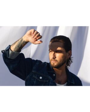 Jean-Philippe Cretton Instagram - La vida es sabia en sí misma. Cuando imprimes cambios que vienen desde tu fuego interior y están acordes a tus procesos, llegan las recompensas.
Estoy agradecido de las nuevas oportunidades laborales, de la música, de sentir pasión por lo que hago.
Es una etapa donde me reencuentro conmigo, donde necesito estar soltero para abocarme de lleno a todo lo que tengo que hacer, con la dedicación que merece.
Gracias a uds, guachines, por estar siempre.