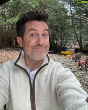 Jean-Philippe Dion Instagram - La pire preneur de selfies au Québec. 🤦‍♂️ Au moins j’ai un super polar @vallier_official 💙