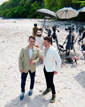Jean-Philippe Dion Instagram - @smditva c’est le genre de trip dont je me souviendrai toute ma vie. J’ai trop trop hâte que vous embarquiez dans l’aventure vous aussi ! J’y ai rencontré 10 campeurs extraordinaires et un coanimateur brillant et très divertissant !!!! On a vécu ça grâce à une équipe qui n’a pas lâché malgré les quelques tempêtes ! Vous avez été impressionnant.e.s! 💪🦜🦁 #costarica #puravida @proddeferlantes