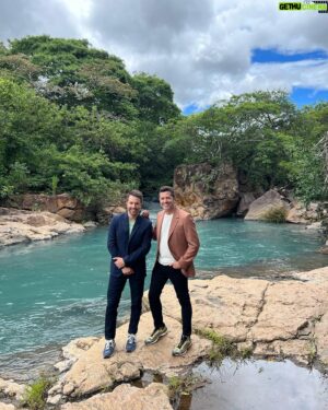 Jean-Philippe Dion Instagram - Ce soir à @smditva !
Alex et moi, toujours en kit de courtier immobilier !
Et le premier défi de la saison… qui pourrait vous marquer autant que moi! 🙈
