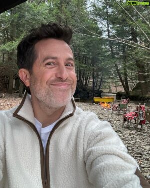 Jean-Philippe Dion Instagram - La pire preneur de selfies au Québec. 🤦‍♂️ Au moins j’ai un super polar @vallier_official 💙
