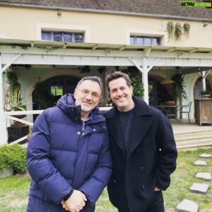 Jean-Philippe Dion Instagram - Si heureux de retrouver @fredericlopez.officiel sur son plateau d’un @dimanchealacampagne.officiel !
L’élève retrouve son maître ! C’est grâce à lui si j’anime une émission aussi formidable que @lavraienature car c’est son concept ! 💙