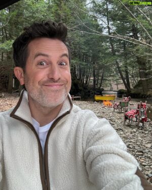 Jean-Philippe Dion Instagram - La pire preneur de selfies au Québec. 🤦‍♂️ Au moins j’ai un super polar @vallier_official 💙