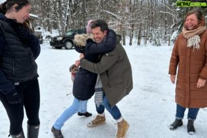 Jean-Philippe Dion Instagram - Après 6 formidables saisons, j’ai décidé de prendre une petite pause de tournage cet été. @lavraienature reviendra assurément ! Cette émission, c’est le projet d’une vie. Le projet qui m’aura confirmé que ce que j’aime faire avant tout ce sont des entrevues. En plus, je l’aurai fait avec la meilleure équipe / famille professionnelle. Merci tout particulier à @veroniquegl @chloemercierlavraie @amel_dussault @maude_sabbagh @suelabelle @mathilde_mcgraw @charlessth @natachalavigne @joannybergeron @genchenail @tobiebh @justinelebel_ @marc.tawil @alexbouboudro @thibod_ann @mariejoelle23 @claude.gaudreault.777 @marieevebrassard @charliemontag @provencher_joel @jf_perreault @ello_b  @etiberger @thisismkmercier @valerie_arseneau73 @amysarakeith @catbureau44 @v_provost @iphonejem @piecesofcharles @juniorbombardier @martigrenier @melissdemers  @emmanbrt @juliemarcoux  @thibod_ann et tous les autres que je ne trouve pas sur Instagram! ;) Merci à tous les fantastiques et généreux invité(e)s 💚ET SURTOUT, merci d’être 1 million de personnes à nous suivre encore après 6 saisons ! 💚💚💚 @proddeferlantes
