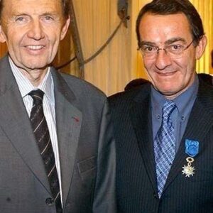 Jean-Pierre Pernaut Instagram - Immense tristesse d’apprendre la mort d’Etienne Mougeotte. Un extraordinaire patron, énorme pro de la télé et formidable journaliste. 🙏🏻🙏🏻