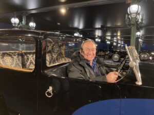 Jean-Pierre Pernaut Instagram - Au volant de la Bugatti Royale d’Ettore Bugatti au musée de l’automobile de Mulhouse pour Grand Reportage sur l’Alsace bientôt sur TF1.... 😜