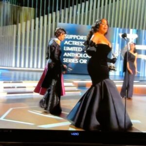 Jeanette Branch Instagram - Congratulations boo! @niecynash1 I’M SO HAPPY FOR YOU!! 🎉❤️🎉❤️🍾🍾❤️
Absolutely a Winner!!
#Emmys #EmmyWinner #BestSupportingActress #NiecyNashBetts