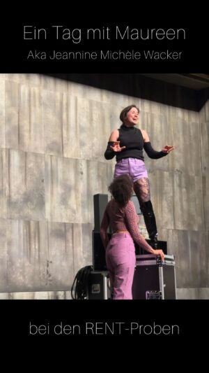 Jeannine Wacker Instagram - Hallo ihr Lieben,

Die Proben für RENT sind wie im Flug vergangen und diese Woche beginnt bereits der Endspurt, bevor wir am 17.2. unsere große Première feiern 💫 Wer kommt uns an einem unserer Termine besuchen? 

Tickets und Infos gibt’s in der Bio von @konzerttheaterstgallen 🎫

Ich (@jeanninemichelewacker) hab letzte Woche während unserer BOs einen Tag lang Mark gespielt und euch per Handykamera von morgens um 7 bis abends um 23 Uhr mit durch meinen Tag genommen. Im Stück bin ich aber natürlich Maureen geblieben- auch darauf gibt’s im Reel einen kleinen Vorgeschmack 😉

Übrigens: falls meine eigene Musik euch neugierig gemacht hat, findet ihr mich auf Spotify, Apple Music & Co als Alouette @alouette_music und Jeannine Michèle. “Funny” kommt vermutlich in den nächsten Wochen raus (hab ja noch ein paar Zugfahrten, um daran zu arbeiten ;))

Wir sehen uns im Theater 💗

@christophbonecker @adrian.hochstrasser @louisaanntalbot 
#rentmusical #rentthemusical #maureen #maureenjohnson #konzerttheaterstgallen #jonathanlarson #musicaltheatre #musicaltheatrelife #backstage #reheersals