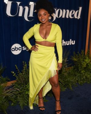 Jeanté Godlock Instagram - spring has sprung at the UnPrisoned premiere last night ✨💛🌼
thank you @onyxcollective @unprisonedhulu and @impact_ig for having me.