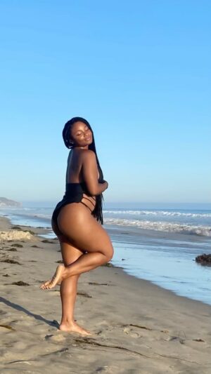 Jeanté Godlock Instagram - summa tingz☀️😎👙