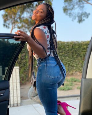 Jeanté Godlock Instagram - mood: jeanté with a side of extra 🦋

 
top: @prettylittlething
jeans: @topshop