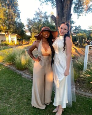 Jeanté Godlock Instagram - when your little sis gets married. show up and show out. @kiden.small  you’re married!! 🥺 what is life?!?