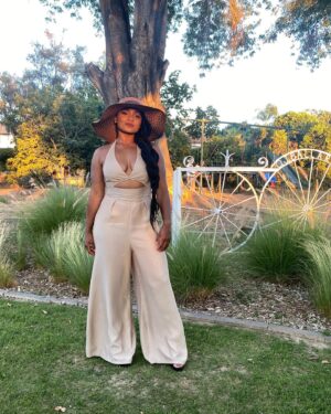 Jeanté Godlock Instagram - when your little sis gets married. show up and show out. @kiden.small  you’re married!! 🥺 what is life?!?