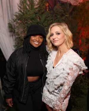Jeanté Godlock Instagram - 10 year old me would’ve fainted on site… now year old me almost cried but i held it together. if you go back with me you KNOW what this means to me 🥺 @sarahmgellar is one of the reasons why i became an actress and i’m so happy i got to share that with her. Buffy will always hold a special place in my heart 🧛🏽🖤 

even when all the cards are stacked up against you DON’T QUIT! this was an absolute dream come true for me. 

never let a hater stop you like this photographer who took that red carpet pic when i wasn’t ready🤣✨