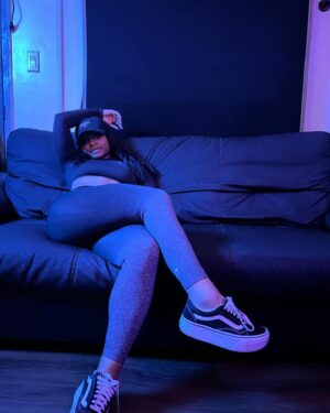 Jeanté Godlock Instagram - object in picture is not as chill as she appears 😎
big chillin, but life is anything but 😜