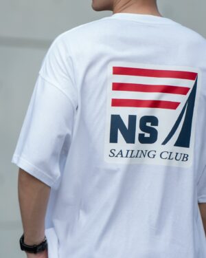 Jed Chung Instagram - 因應2024巴黎奧運即將盛情展開之際， Nautica也向全球帆船選手表示敬意！
一直以來以帆船作為品牌標誌的Nautica，
其象徵不僅與海洋有關，
還有冒險、自由及探索精神之意，
與奧運帆船競賽核心價值契合。

這次的Nautica Korea系列除了版型寬鬆外，
在材質上的採用也更具多樣化，
而色系上除了符合海洋與帆船運動的藍白主色之外，
也多了些明亮色系提供搭配輔助，
我個人特別喜歡有品牌旗語的印花設計！
同具俏皮又有賦有意義！

真心非常喜歡這次的Nautica Korea系列，
尤其最近很習慣穿寬鬆的上衣配不過膝的休閒短褲海灘褲運動褲等等，
略顯愜意但舒服自在又不邋遢。

總而言之，
一樣也喜歡這次Nautica Korea系列的朋友
Nautica Korea限量商品將於6/21(五)台北東區白帆門市登場
不要錯過啦！

@nauticataiwan 
#nauticawhitesail#Nautic白帆 
#NauticaTaiwan#MyNautica#NauticaKR