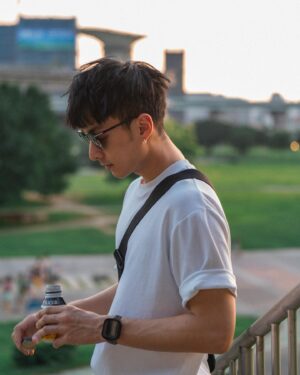 Jed Chung Instagram - 有咖啡跟陽光的日子就是好日子☕️
