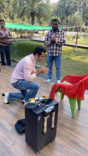 Jeet Raidutt Instagram - एक ही आये मेरे काम जय श्री राम 🙏🏻
#filmmaker #film #filmphotography #filmmaking #filmroll #bollywood #bollywoodstyle #bollywoodactress #bollywoodmovies #bollywoodhot #bollywoodcelebrity #bollywoodstar #reelsinstagram