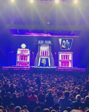Jeff Panacloc Instagram - Merci Caean Le Mans et Nantes pour ce week-end fou !
Quel kiff de vous entendre rire.
Love You 🙃❤️

#nouveau #spectacle #rollercoaster #jeffpanacloc #jeffpanaclocadventure #ilestcontent #adventure