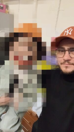 Jeff Panacloc Instagram - Alerte nouveauté ! 🌟 
Un personnage débarque dans la famille
 ! 🕺💫 Vous êtes prêts à rencontrer la vedette ? Attendez de voir sa dégaine. 😎😂
Love You ❤️🙃
#SpectacleVibes #StayTuned 🚀”