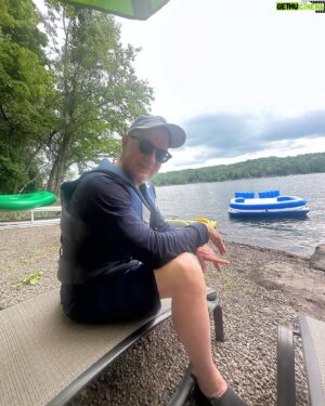 Jeff Perry Instagram - FUN Summer kickoff & July 4th with the fam on the lake! 😍🚣👐💥🥧💙🤍❤️