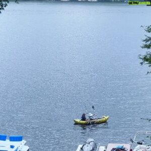 Jeff Perry Instagram - FUN Summer kickoff & July 4th with the fam on the lake! 😍🚣👐💥🥧💙🤍❤️