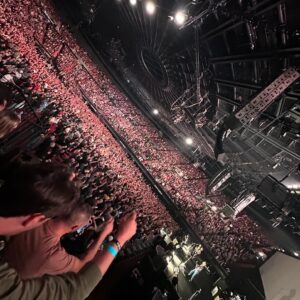 Jeff Ross Instagram - Most bands fade… but Pearl Jam just keeps going and going —adding new great songs to their incredible repertoire.  Shout out to greatness. Shout out to @pearljam and the unstoppable folk hero front man @eddievedder