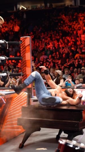 Jeff Sciullo Instagram - OMG!! 😱 @iameliaswwe @solosikoa #WWERaw @usa_network