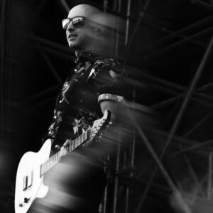 Jeff Stinco Instagram - What a beautiful set of pictures by my friend, the very talented, @minopasqualone - taken in Milan a few days ago. 

@minopasqualone @simpleplan @paoletti_guitars @revvamps @twonotesaudio @daddarioandco