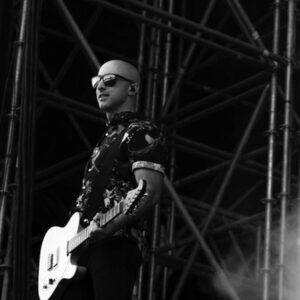 Jeff Stinco Instagram - What a beautiful set of pictures by my friend, the very talented, @minopasqualone - taken in Milan a few days ago. 

@minopasqualone @simpleplan @paoletti_guitars @revvamps @twonotesaudio @daddarioandco