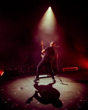 Jeff Stinco Instagram - Cheers, Adelaide, that was a ripper of a show. Off to Melbourne now for another cracker of a rock spectacle!

Photo: @skylerbarberio