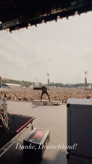 Jeff Stinco Instagram - Danke, Deutschland! You were amazing! I’m so happy to be back on tour in Europe. Let’s go! 

Video: @lucasallegretto 

@daddarioandco @jimdunlopusa @kojofit @simpleplan