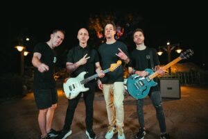 Jeff Stinco Instagram - Here are a few moments from the ‘Can You Feel the Love Tonight’ video shoot we captured at @disneysanimalkingdom. @lucasallegretto did a fantastic job, and I’m really happy with how this version of the song turned out.

@fender @fendercustomshop @revvamps @fenderbilly @daddarioandco @kojofit @simpleplan