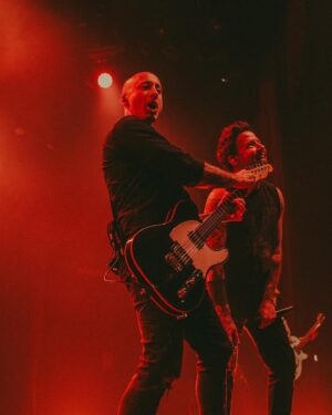 Jeff Stinco Instagram - Mom’s advising a wardrobe upgrade for Paris – swapping band tees for dress shirts. Pop Punk in the city of love? Challenge accepted! 🇫🇷🤘

Paris, nous avons déjà joué à l’Olympia, le Zénith, Bercy…mais ces trois soirs @bataclanofficiel resterons figés dans ma mémoire à jamais comme étant notre passage le plus magique dans votre magnifique ville. Merci pour cette réception de feu! 🔥 

Photo: @shotbywozniak